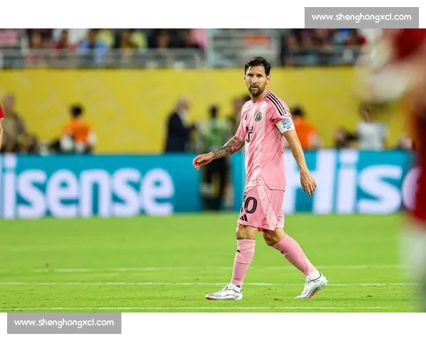 梅西读秒吊射击中横梁 詹俊盛赞：这就是超能力！